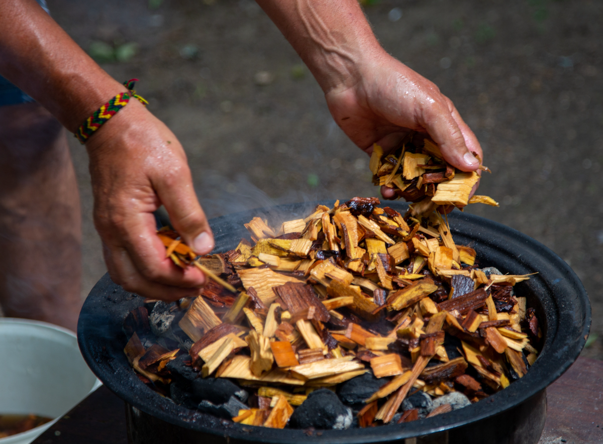 How to Use Wood Chips in Charcoal Grill